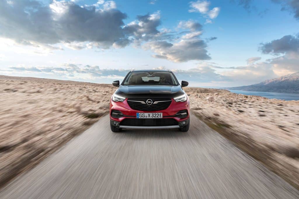 Erster Plug-in-Hybrid bei Opel wird der Grandland X 5 Opel Grandland X Hybrid4.
