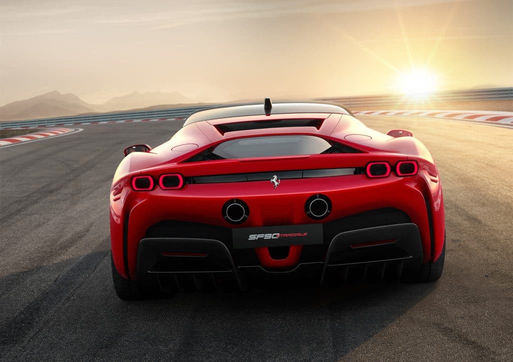SF 90 Stradale: Ferrari mit Steckdose mobilisiert 1000 PS 1 SF 90 Stradale (2019)