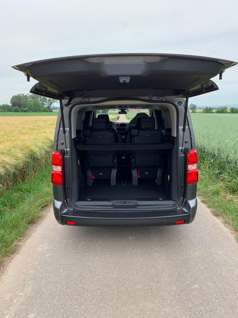 Opel kommt mit einem Volksbus - Zafira Life 14 der-Autotester