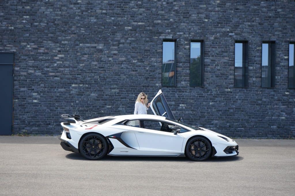 Lamborghini Aventador SVJ -Ein halbes Pferd je Kilogramm Auto 1 Lamborghini Aventador SVJ , Nina Weizenecker