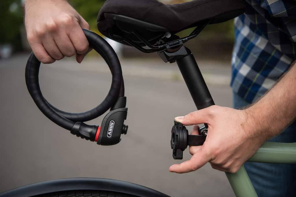 Wohin mit dem Fahrradschloss? 3 Kettenschloss mit Magnethalterung.