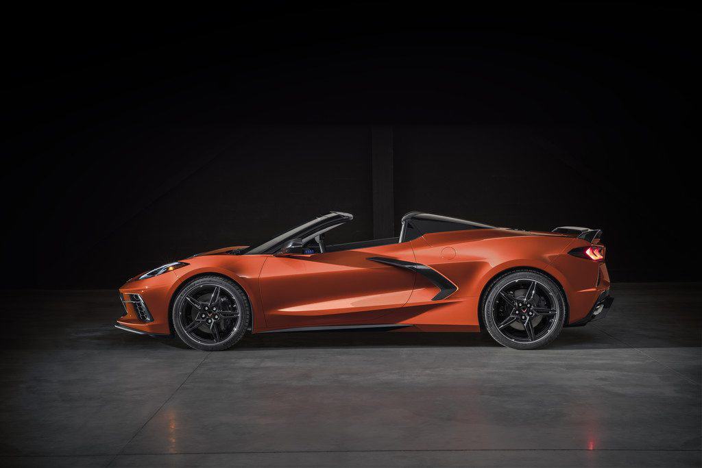 Chevrolet Corvette Stingray nimmt auch offen zwei Sätze Golfschläger mit 3 #Chevrolet Corvette Stingray Convertible.