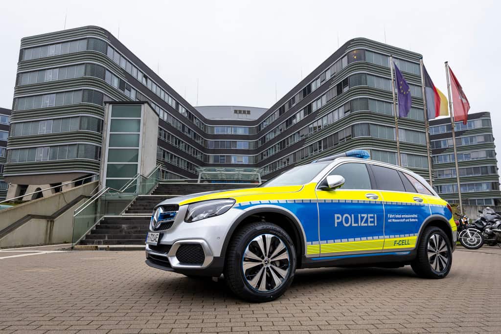 Mit der Brennstoffzelle auf Streife 81 Mercedes-Benz GLC F-Cell Funkstreifenwagen.