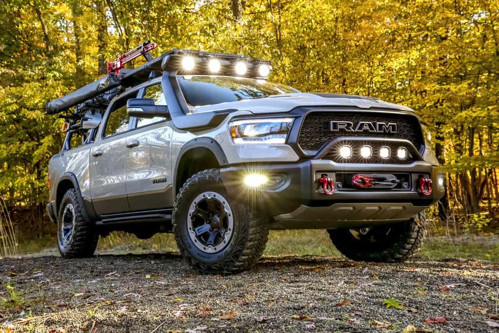 Sema 2019: Pick-ups für Abenteurer und Nostalgiker 1 Dodge Ram 1500 Rebel OTG.