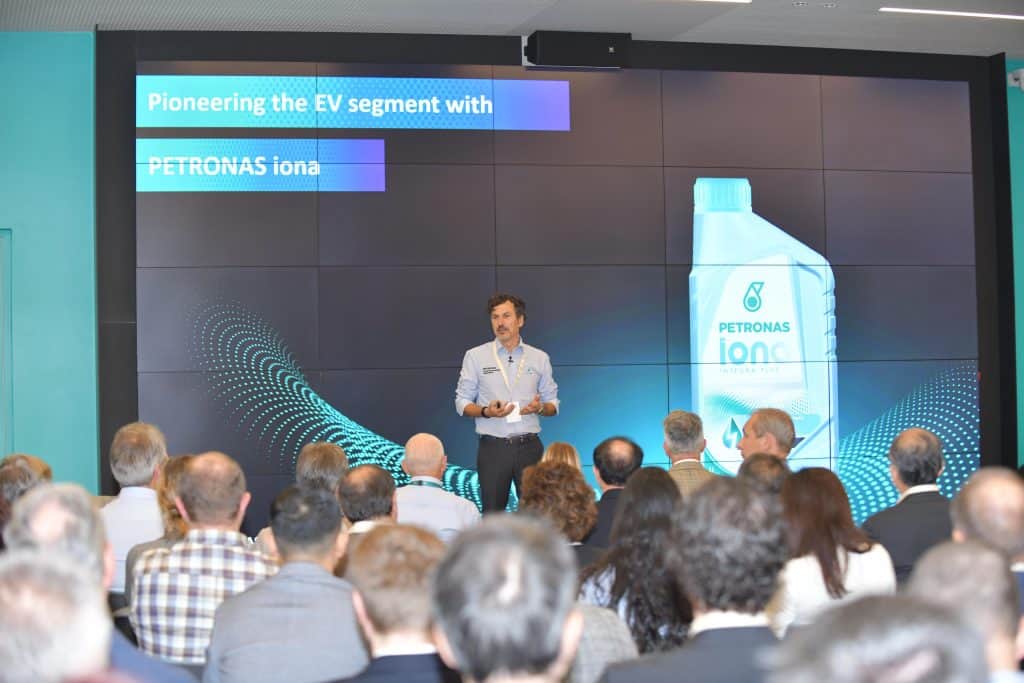 Petronas: Symposium für Elektrofahrzeuge in Turin 1 Petronas: Symposium für Elektrofahrzeuge in Turin