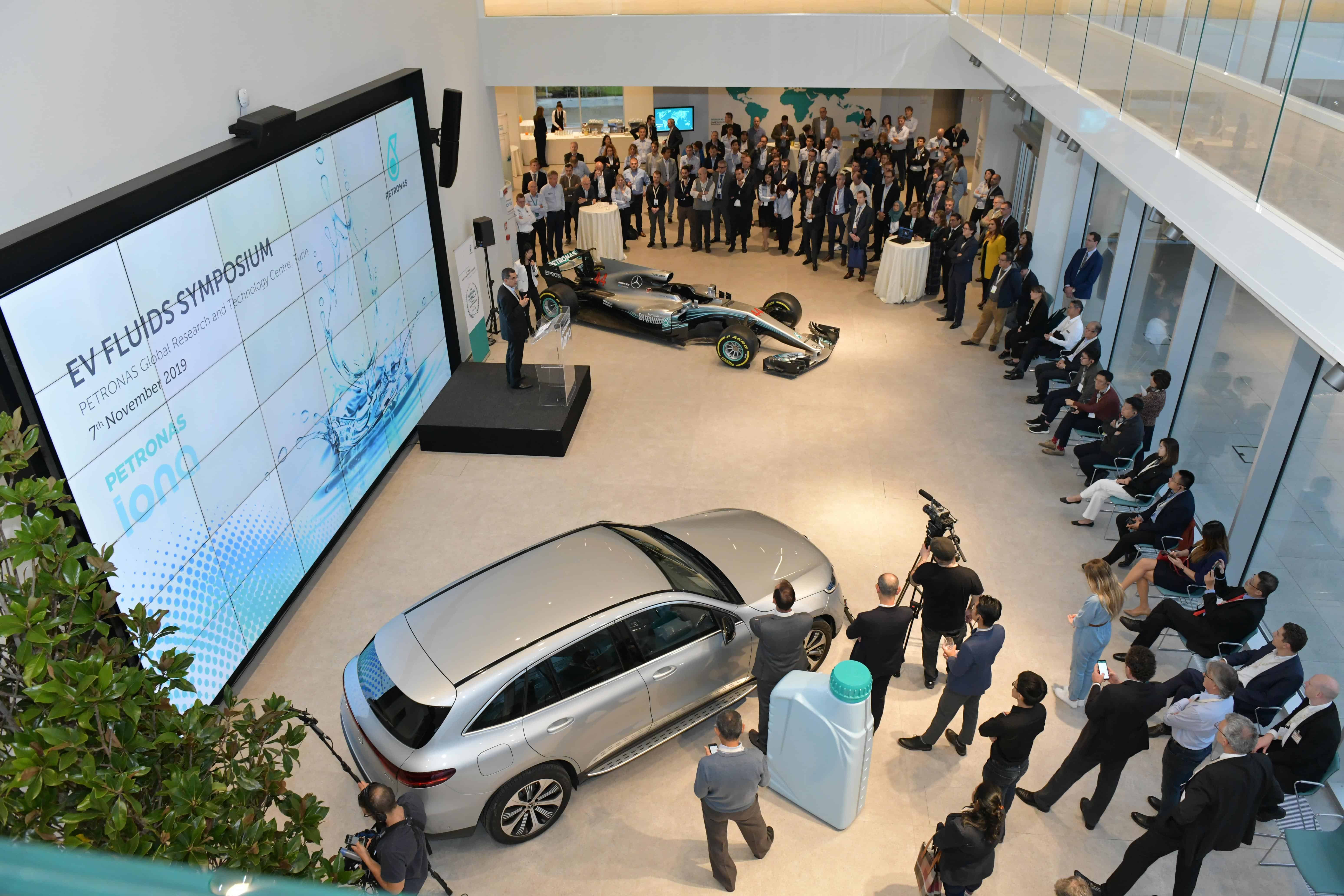 Petronas: Symposium für Elektrofahrzeuge in Turin 15 Petronas: Symposium für Elektrofahrzeuge in Turin