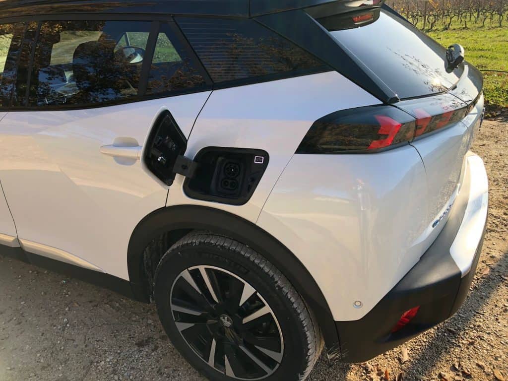 Peugeot e-2008: Kompakt-SUV unter Strom 6 Peugeot e-2008