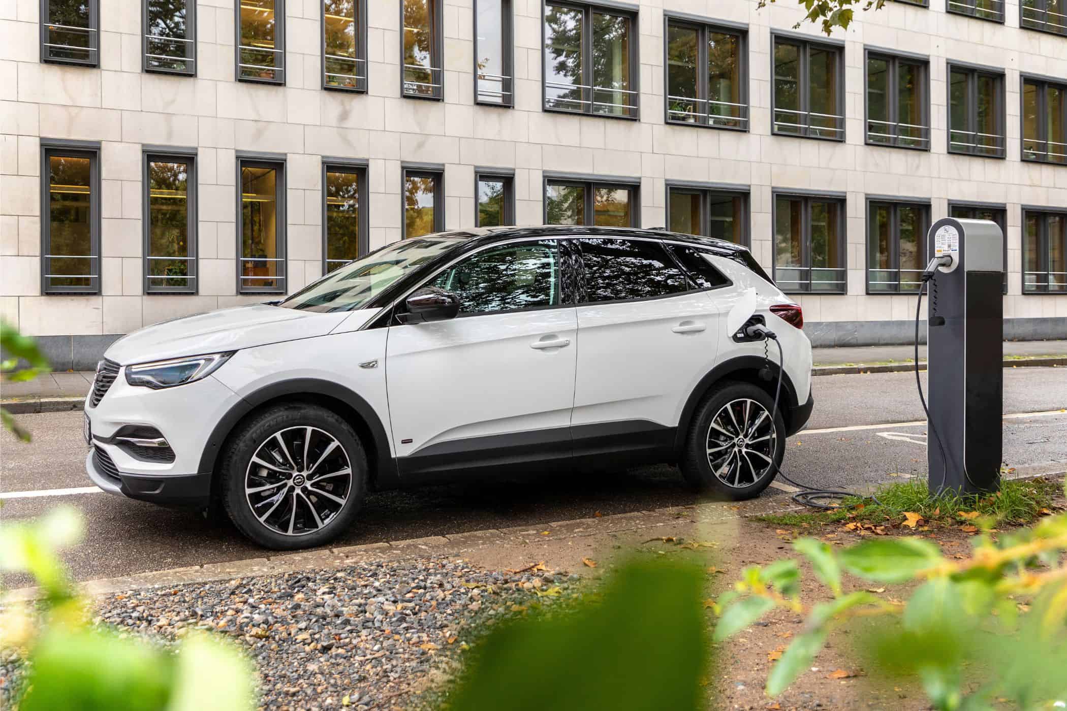 Opel Grandland X Plug-in-Hybrid jetzt auch mit Frontantrieb 1 Opel Grandland X Plug-in-Hybrid jetzt auch als Fronttriebler