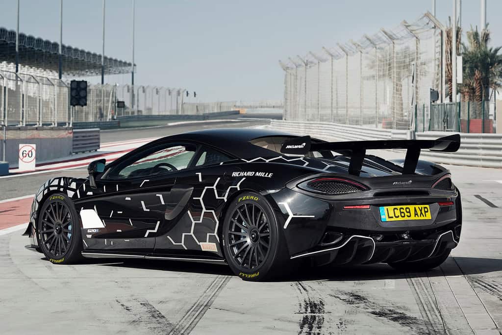 McLaren bringt 570S GT4 in limitierter Auflage für die Straße 16 McLaren 620R