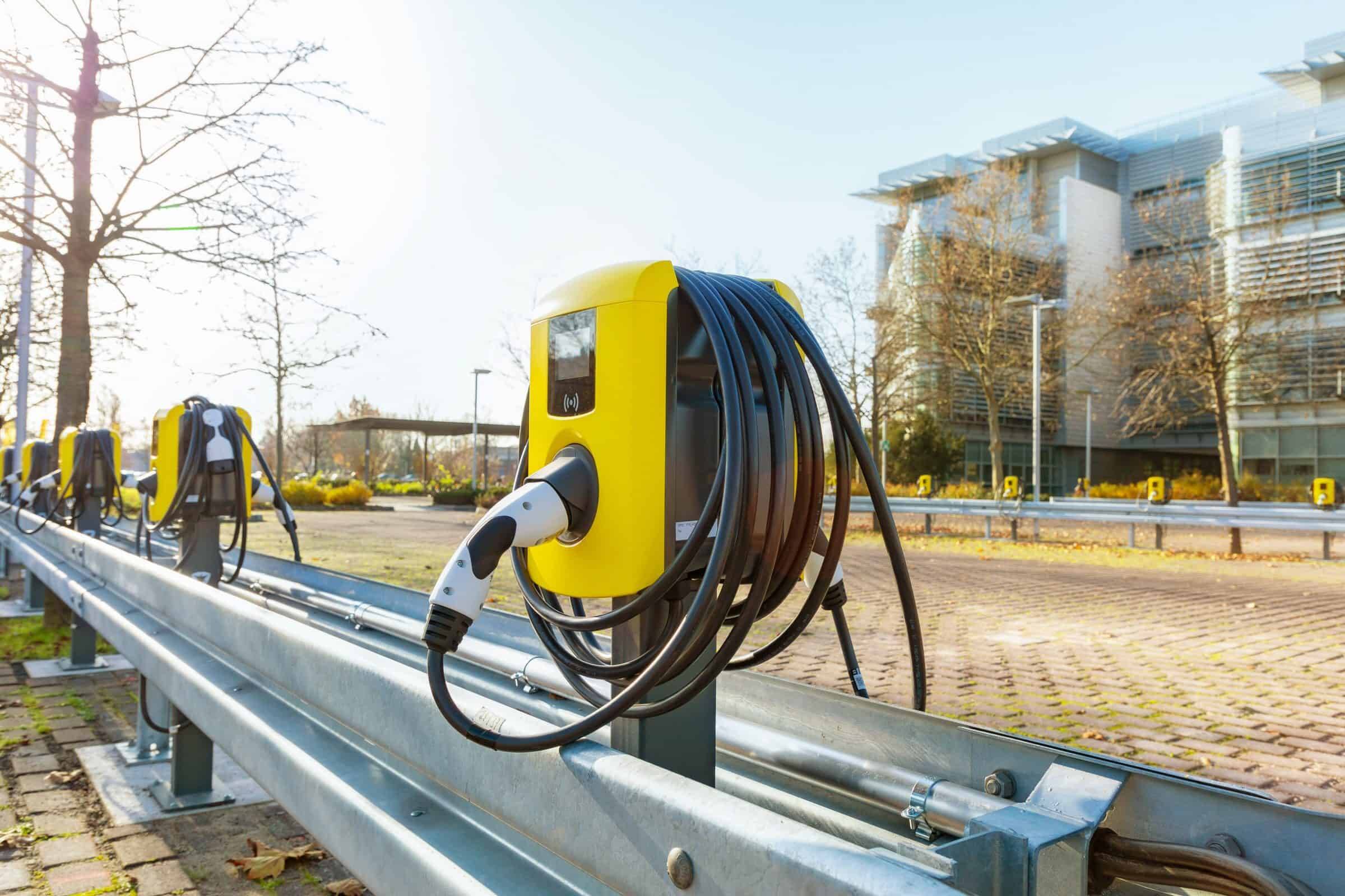 Opel-Campus nun mit 350 Ladepunkte für die eigene Flotte 10 Ladestationen auf dem Opel-Campus.