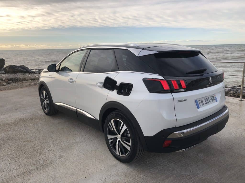 Neuer Peugeot 3008 Hybrid4 - die Kraft der 3 Herzen 7 Peugeot 3008 Hybrid4