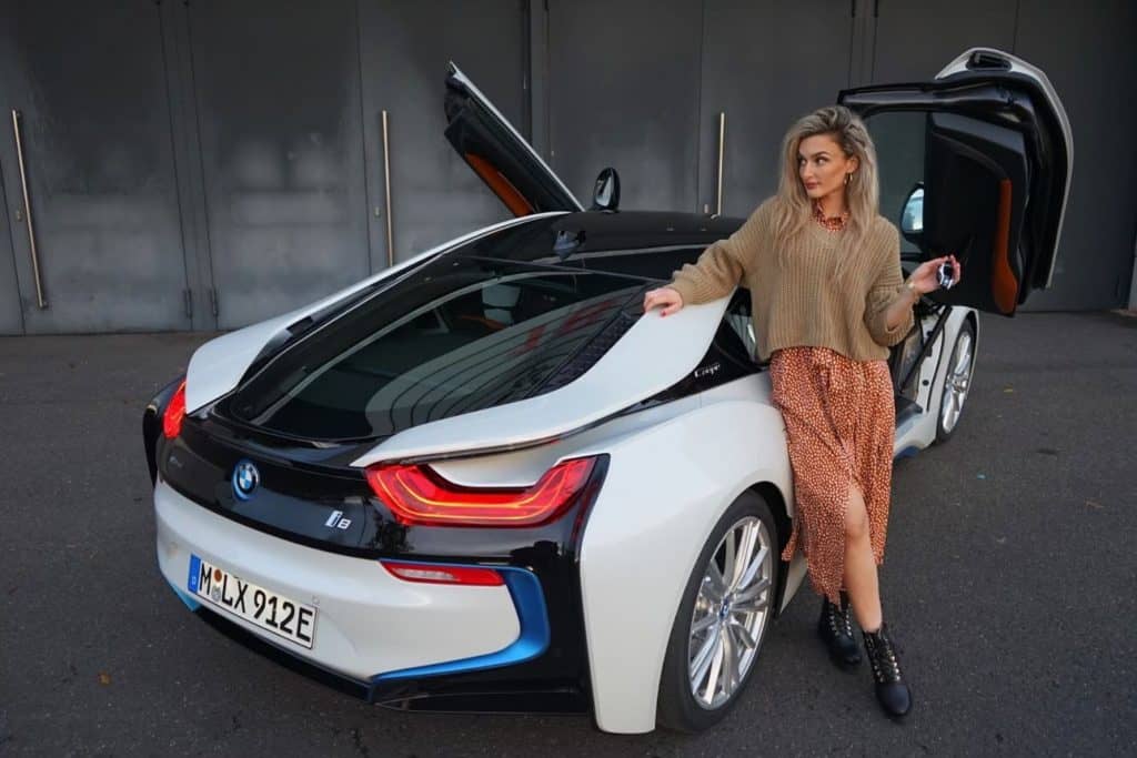 BMW i8 Coupé - Moderner Hybrid-Bayer im Test 11 BMW i8 Coupé 2019, Nina Car Maria