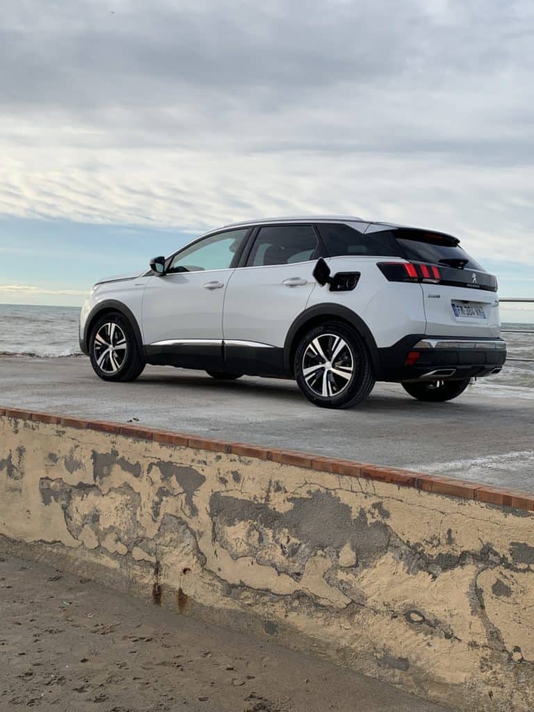 Neuer Peugeot 3008 Hybrid4 - die Kraft der 3 Herzen 1 Peugeot 3008 Hybrid4