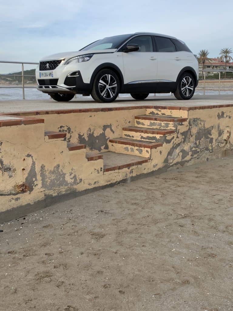 Neuer Peugeot 3008 Hybrid4 - die Kraft der 3 Herzen 22 Peugeot 3008 Hybrid4