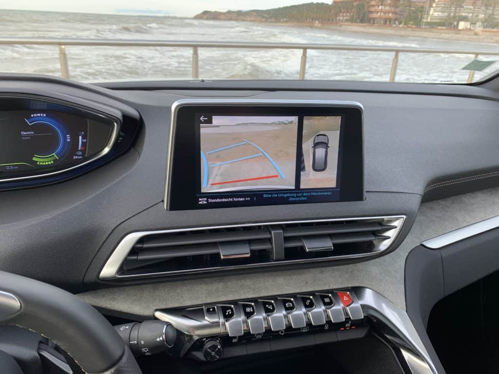 Neuer Peugeot 3008 Hybrid4 - die Kraft der 3 Herzen 19 Peugeot 3008 Hybrid4
