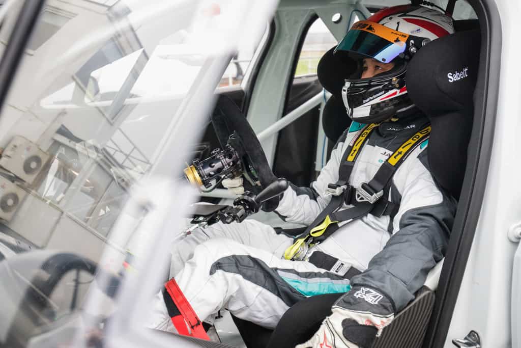 Querschnittsgelähmter Rennfahrer steigt in den Jaguar I-Pace e-Trophy 1 Takuma Aoki fährt den Jaguar I-Pace e-Trophy.