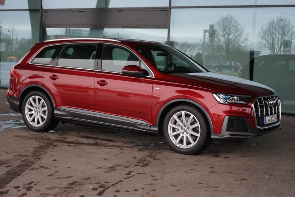 Audi Q7 - Faszinierende Kombi aus Geländewagen und Limousine 5 Audi Q7 - Perfekter Kombi aus Geländewagen und Limousine