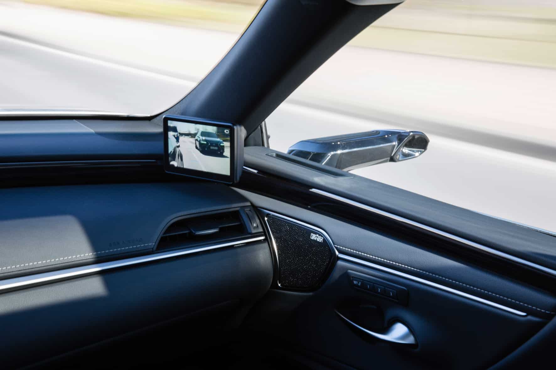 Lexus ES 300h nun mit digitalen Außenspiegeln 4 Lexus mit digitalen Außenspiegeln