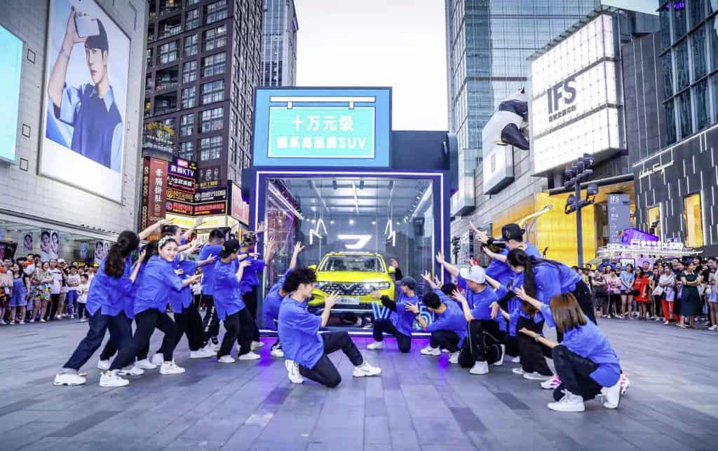 Jetta ist in China erfolgreich 1 Marketingaktion für den Jetta VS5 in Chengdu.