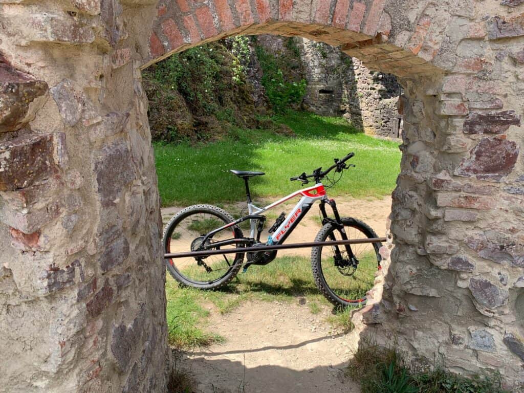 e-MTB Flyer uproc3 4.10 grau (2019) - Test des Schweizer Fully 4 e-MTB Flyer uproc3 4.10 grau (2019)