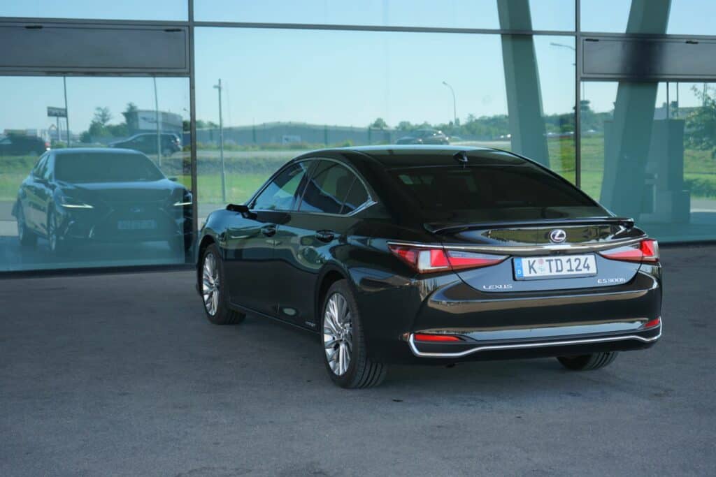 Lexus ES 300h „Luxury Line“ (2020) - Digitale Rückspiegel?! - Test | Hybrid |POV 4 Lexus ES 300h „Luxury Line“ (2020) | Digitale Rückspiegel?! Test | Hybrid I POV