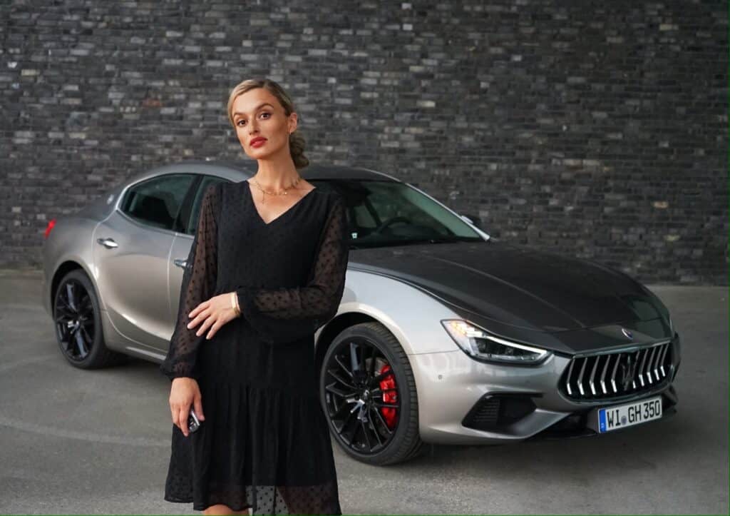 2020 Maserati Ghibli Gran Sport (350 PS) - Lohnt sich das Warten auf den Ghibli Hybrid? 13 2020 Maserati Ghibli Gran Sport (350 PS) I Lohnt sich das Warten auf den Ghibli Hybrid? POV I Sound; NinaCarMaria