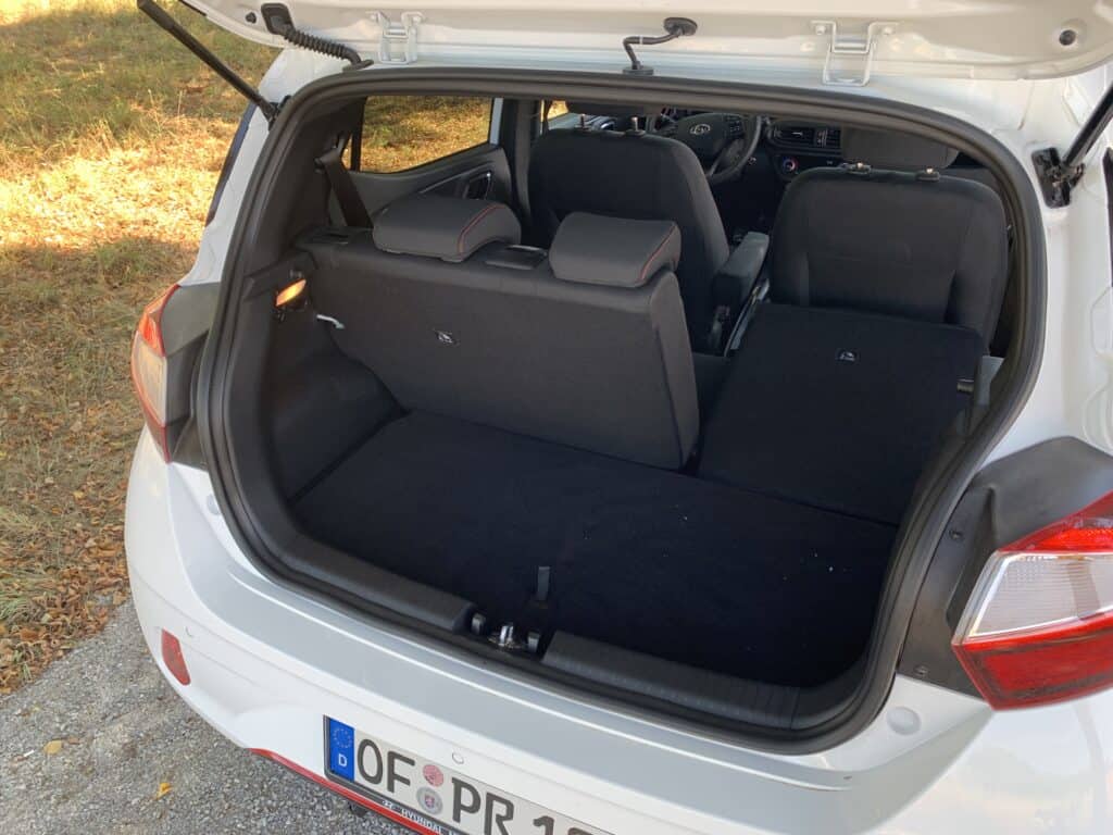 2020 Hyundai i10 N-Line (100 PS) - Ratio trifft sportliche Schönheit 5 2020 Hyundai i10 N-Line (100 PS) - Ratio trifft sportliche Schönheit, Kofferraum