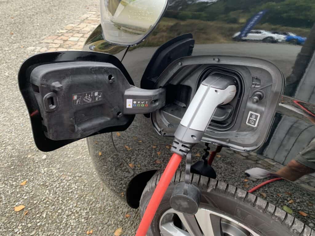Peugeot e-Traveller (136 PS) - Neuer Elektro-Van mit 330 km Reichweite 7 Peugeot e-Traveller (136 PS) - Neuer Elektro-Van mit 330 km Reichweite