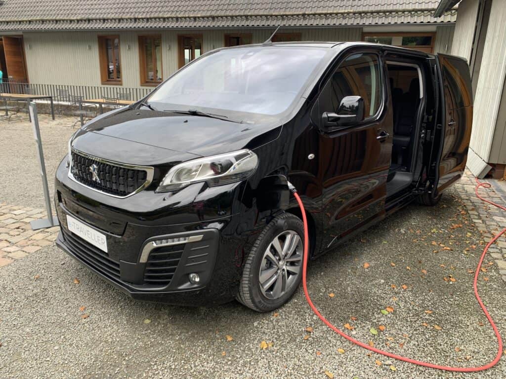 Peugeot e-Traveller (136 PS) - Neuer Elektro-Van mit 330 km Reichweite 4 Peugeot e-Traveller (136 PS) - Neuer Elektro-Van mit 330 km Reichweite
