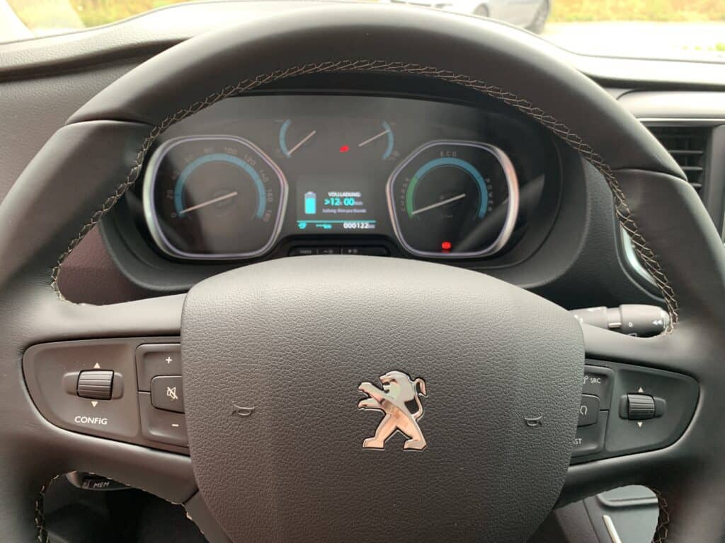 Peugeot e-Traveller (136 PS) - Neuer Elektro-Van mit 330 km Reichweite 9 Peugeot e-Traveller (136 PS) - Neuer Elektro-Van mit 330 km Reichweite