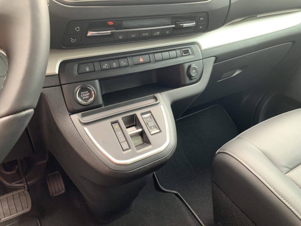 Peugeot e-Traveller (136 PS) - Neuer Elektro-Van mit 330 km Reichweite 8 Peugeot e-Traveller (136 PS) - Neuer Elektro-Van mit 330 km Reichweite
