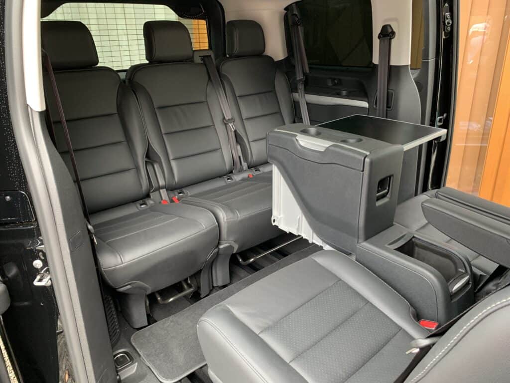 Peugeot e-Traveller (136 PS) - Neuer Elektro-Van mit 330 km Reichweite 2 Peugeot e-Traveller (136 PS) - Neuer Elektro-Van mit 330 km Reichweite