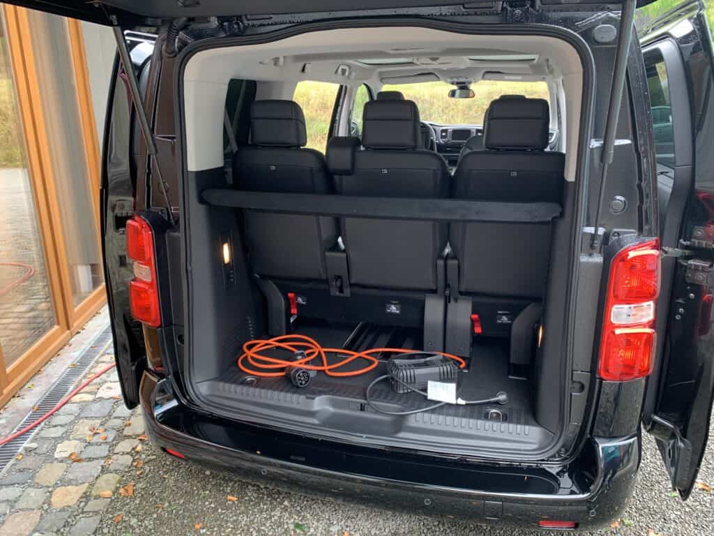Peugeot e-Traveller (136 PS) - Neuer Elektro-Van mit 330 km Reichweite 5 Peugeot e-Traveller (136 PS) - Neuer Elektro-Van mit 330 km Reichweite, Kofferraum