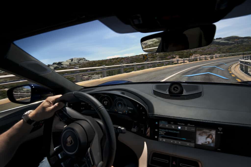Porsche Taycan wird schneller und schlauer 2 Aktive Spurführung im Tacan Turbo S.