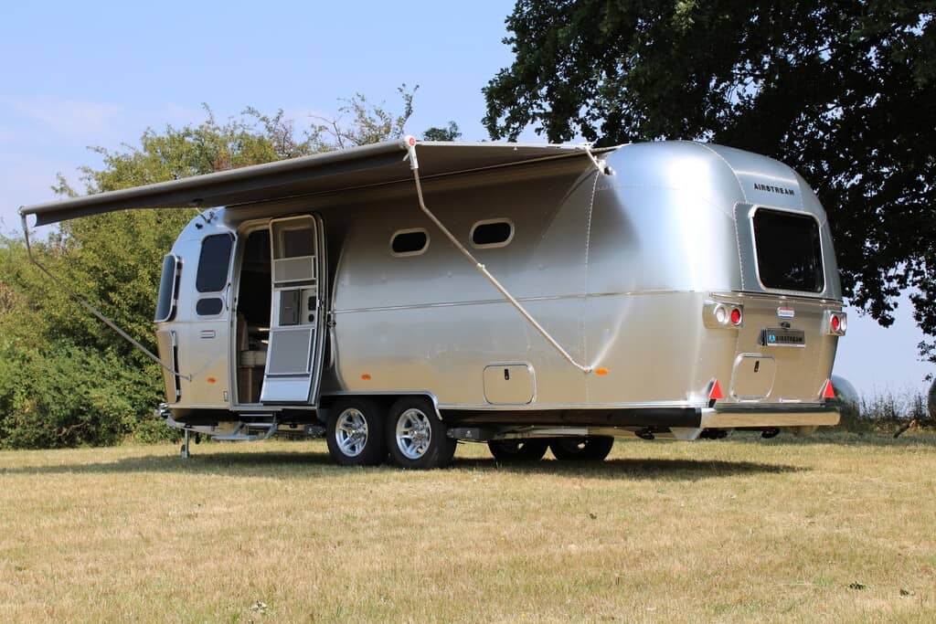 Caravan-Salon 2020: Dieses Bett ist eine Insel 3 Airstream International 25 IB.