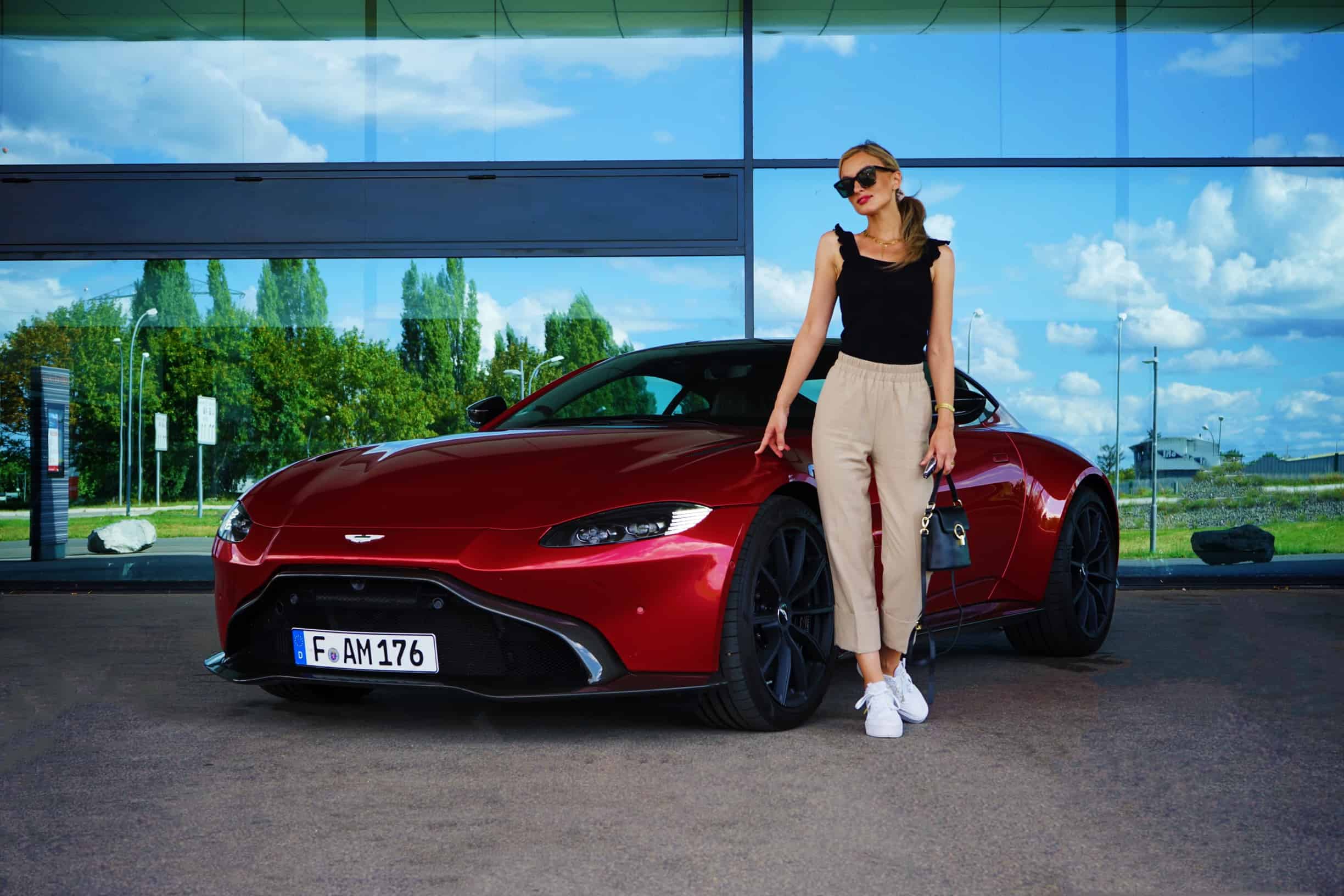 (2020) Aston Martin Vantage 4.0 V8 - Der Brite mit der AMG Power 15 (2020) Aston Martin Vantage 4.0 V8 , NinaCarMaria