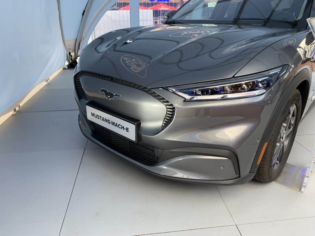Rein elektrischer Ford Mustang Mach-E kommt Anfang 2021 11 Ford Mustang Mach-E: Erste Fahrt mit dem Elektro-Crossover durch Hamburg
