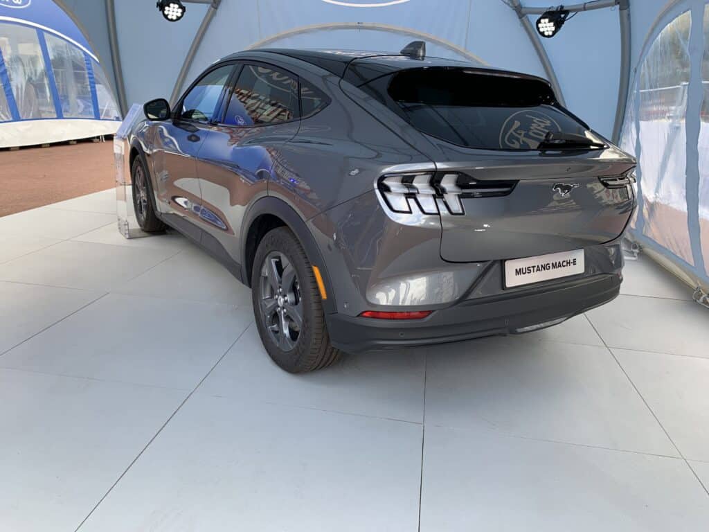 Rein elektrischer Ford Mustang Mach-E kommt Anfang 2021 9 Ford Mustang Mach-E: Erste Fahrt mit dem Elektro-Crossover durch Hamburg