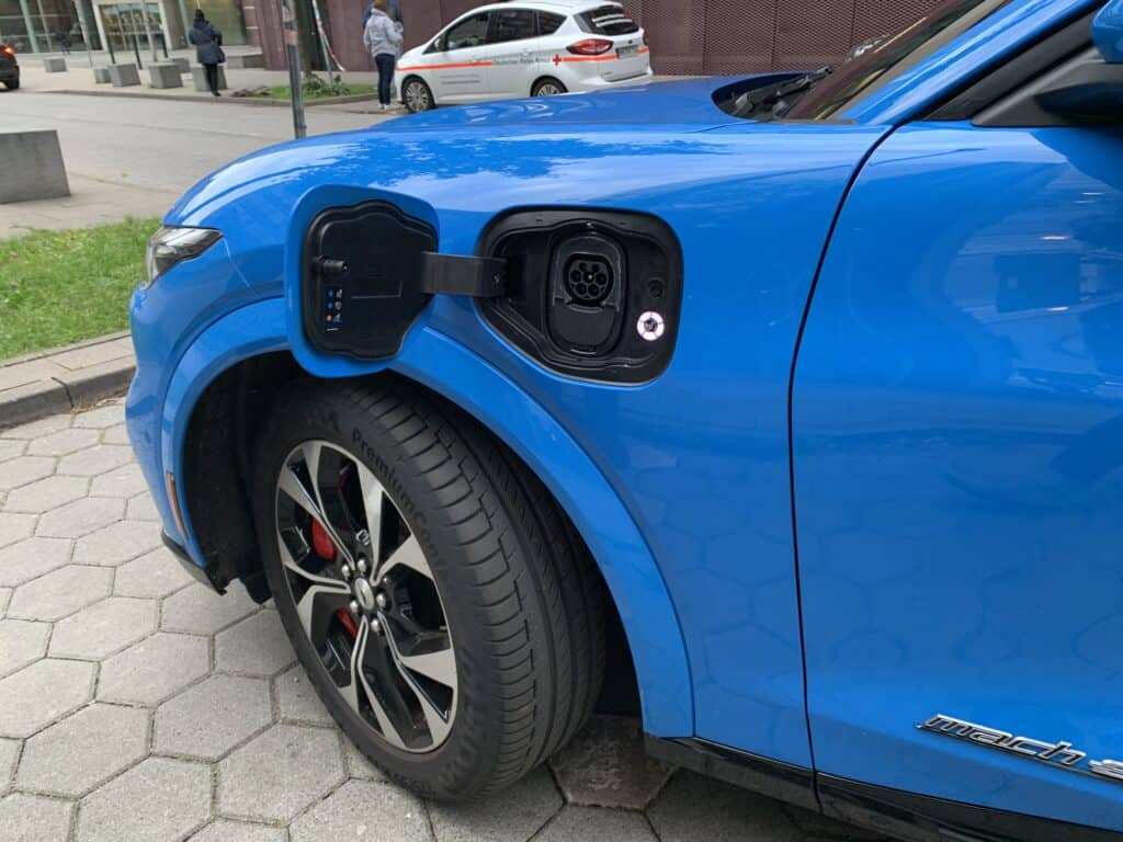 Rein elektrischer Ford Mustang Mach-E kommt Anfang 2021 7 Ford Mustang Mach-E: Erste Fahrt mit dem Elektro-Crossover durch Hamburg