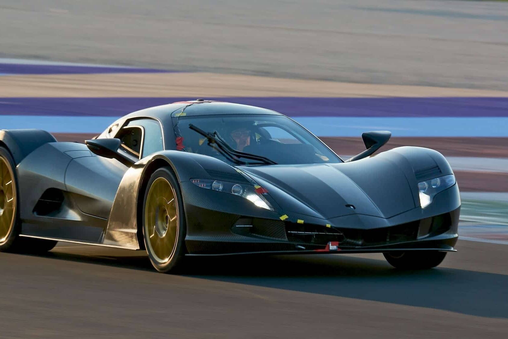 Keiner ist schneller auf 100 10 Aspark Owl auf der Rennstrecke in Misano.