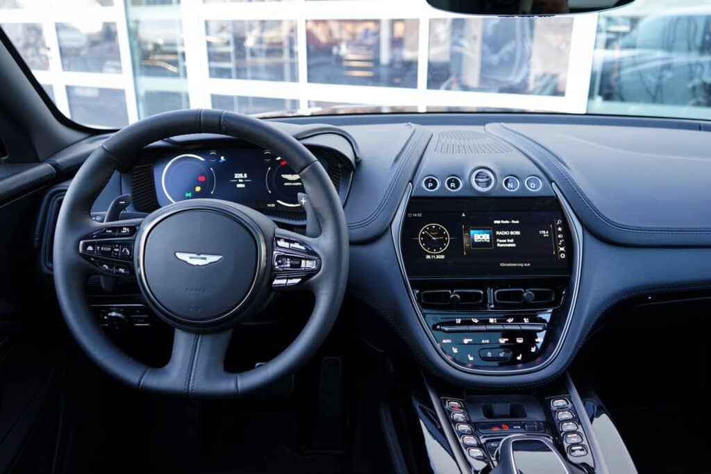 Aston Martin DBX (2021) - Erstes Aston Martin SUV mit 550 PS - Test I Review I Sound 3 Erstes Aston Martin SUV mit AMG-Power