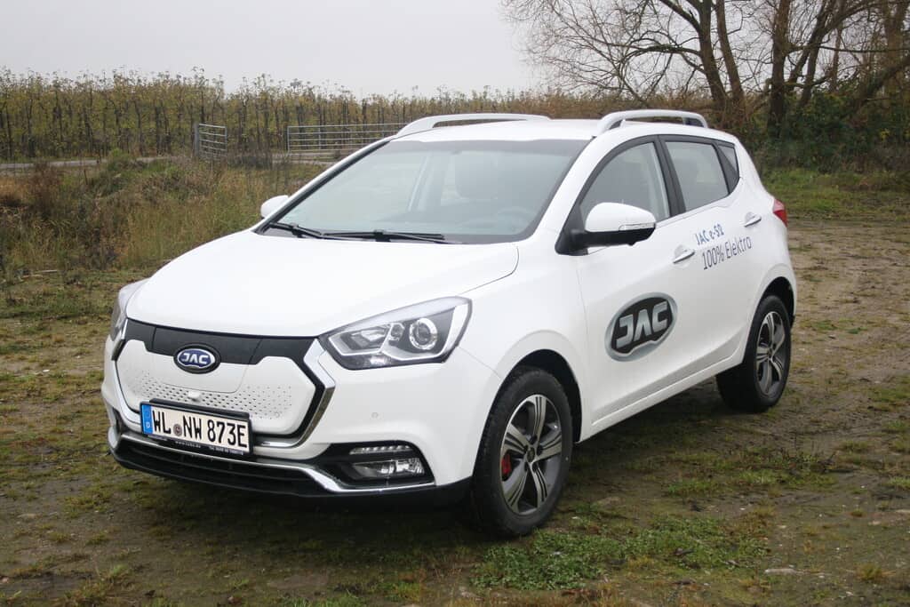 JAC e-S2: Das kleine China-SUV für die Steckdose 2 JAC e-S2.