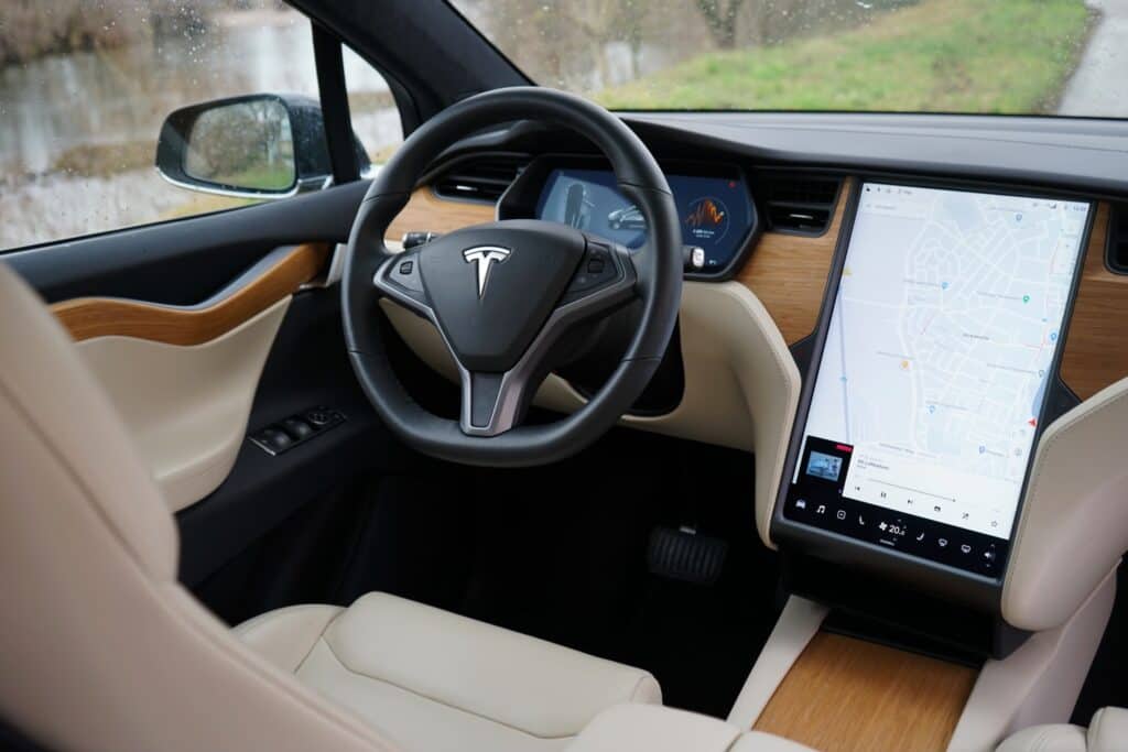 Tesla Model X – Das E-SUV mit Coolness-Faktor 11 Tesla Model X Innenraum