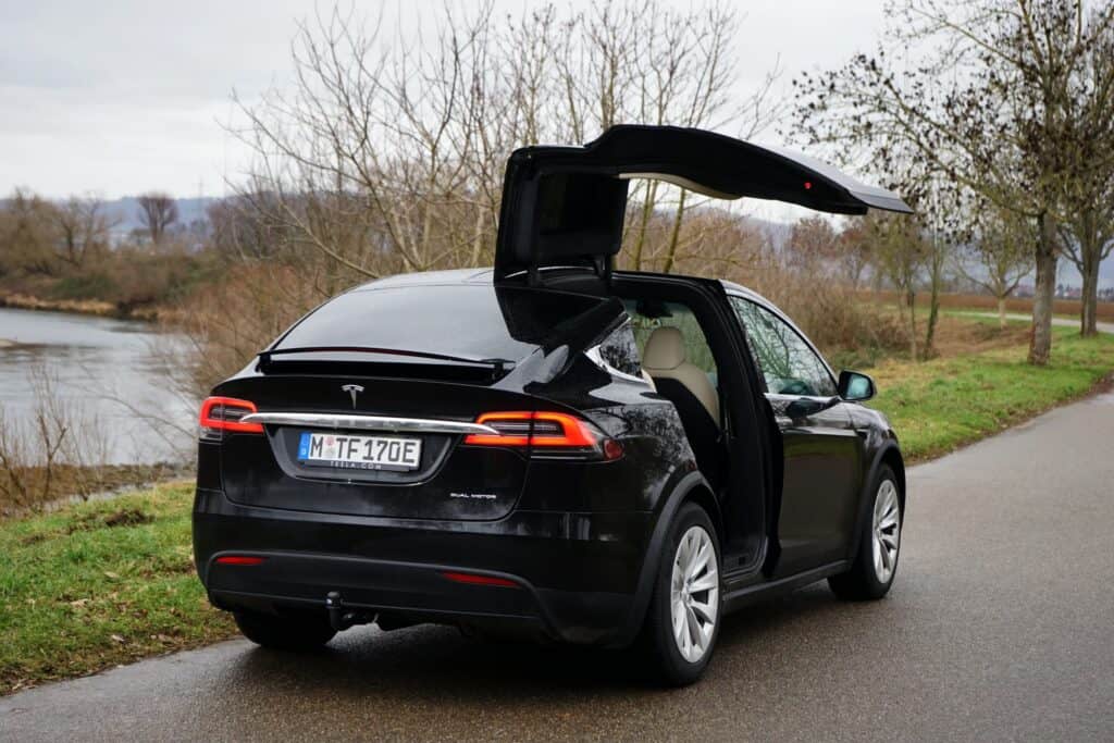 Tesla Model X – Das E-SUV mit Coolness-Faktor 3 Tesla Model X