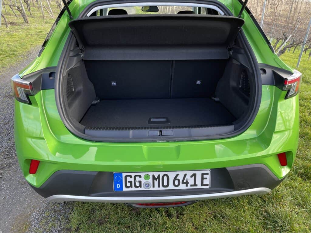 (2021) Opel Mokka-e - Kompakt-SUV-Stromer und Hoffnungsmodell für Opel 12 2021 Opel Mokka e Kofferraum