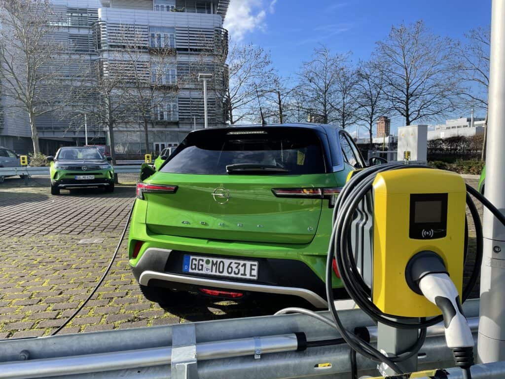 (2021) Opel Mokka-e - Kompakt-SUV-Stromer und Hoffnungsmodell für Opel 4 https://youtu.be/9EjNg0ZCPAg