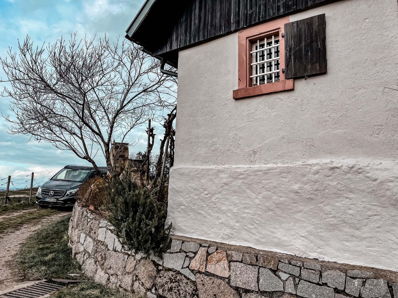 Neuer Crosscamp Base X (2023) - Allrad-Wohnvan auf Mercedes Vito Basis 22 Weingut Franckenstein