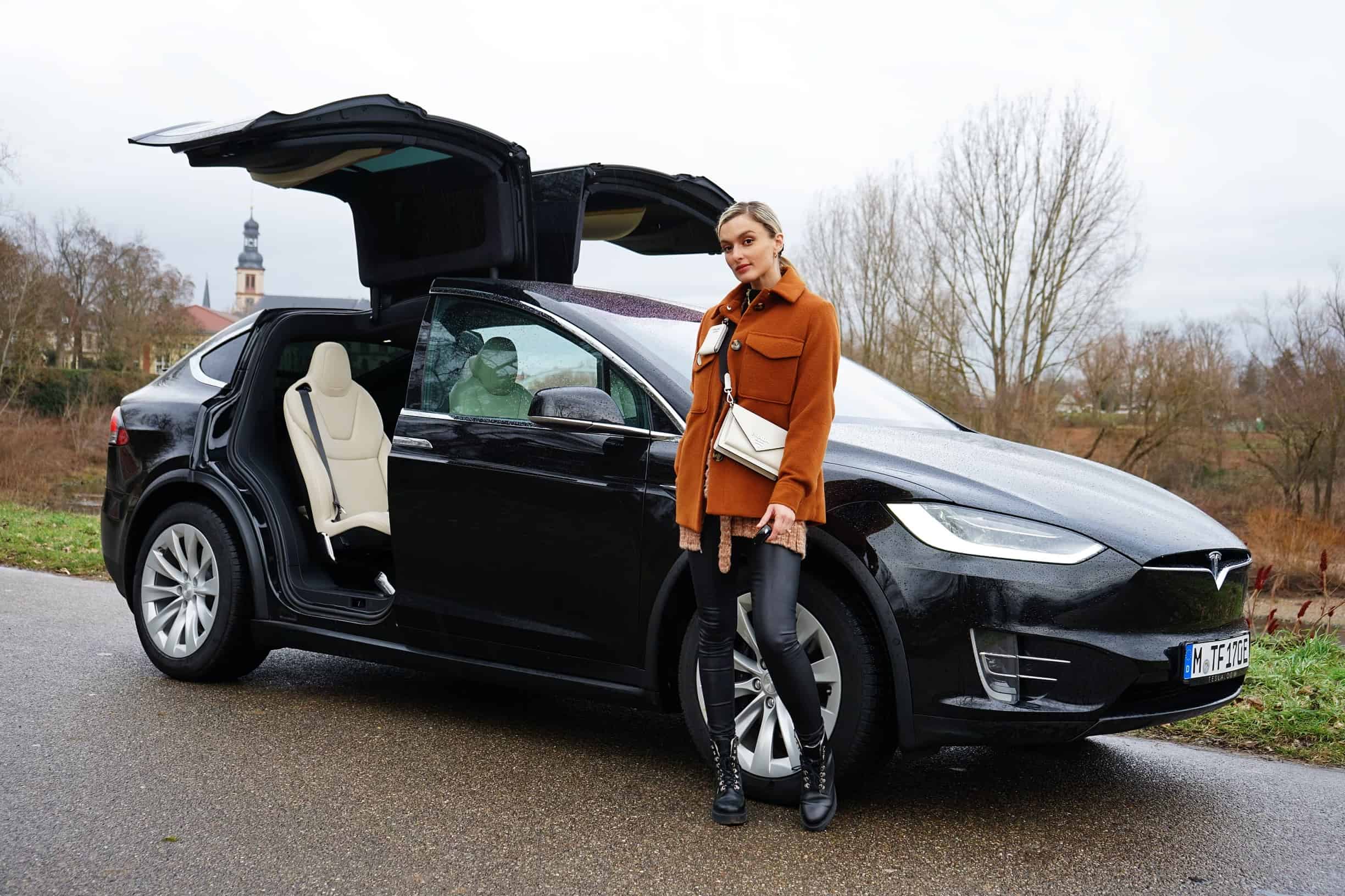 Tesla Model X – Das E-SUV mit Coolness-Faktor 20 Tesla Model X – Das E-SUV mit Coolness-Faktor