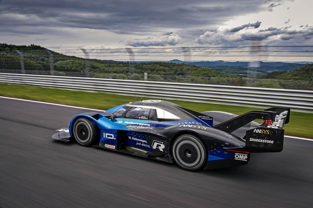 Der VW ID R hat seine Schuldigkeit getan 1 Volkswagen ID R am Bilster Berg (2020).