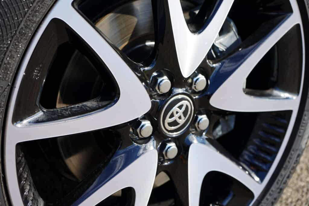 Toyota Yaris Hybrid (2021) - Was sich in 20 Jahren änderte - und was nicht 6 Toyota Yaris Hybrid (2021), Reifen
